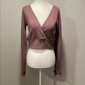 Balance Athletica Infinity Smoky Quartz Wrap Top Med

Day Wear,
Yoga 
Fitness